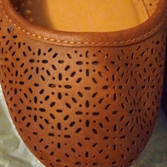 BUY 1 GET 1 FREE: 2 Women Flat Shoes - Picture 4 of 13